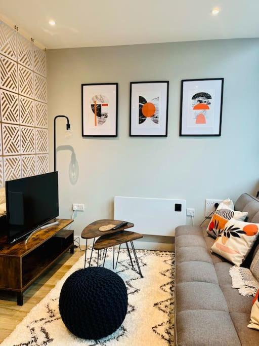 Unique Studio Near Old Trafford Stadium - Sleeps Up To 4! Manchester